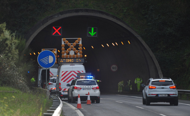 Una colisión entre dos turismos en el túnel do Sartego provoca grandes retenciones en la AP-9