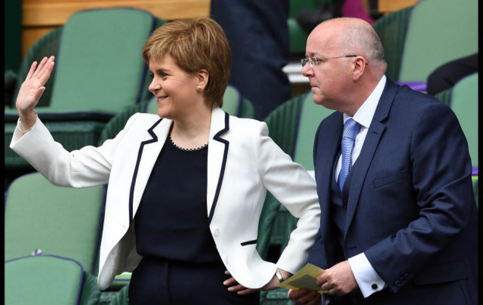 Sturgeon admite una situación “muy difícil” tras el arresto de su esposo