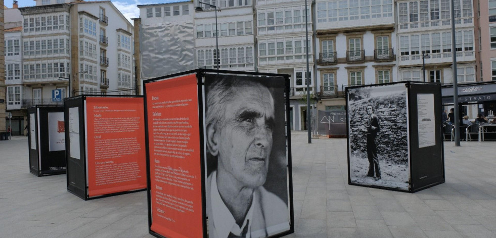 A mostra que homenaxea ao poeta Carlos Oroza xa está no Cantón