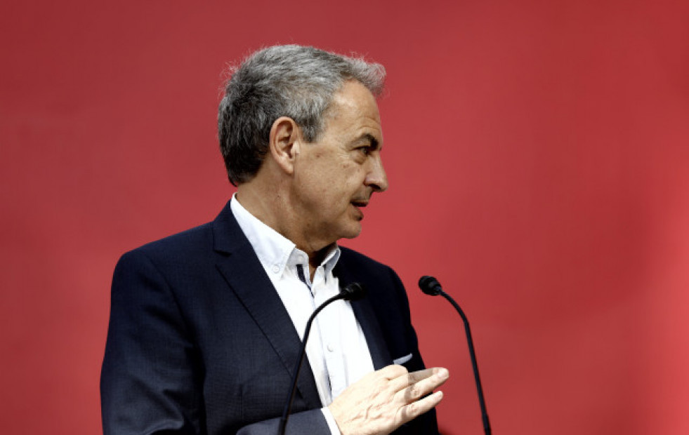 Zapatero llama a la movilización para defender a Sánchez ante la 