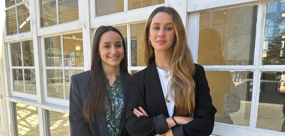 Dos estudiantes del Campus de Ferrol imitan el funcionamiento de la ONU