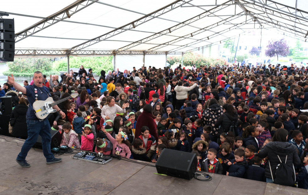 Os centros educativos celebraron os maios na sexta edición de “Ferrol de frores cuberto”
